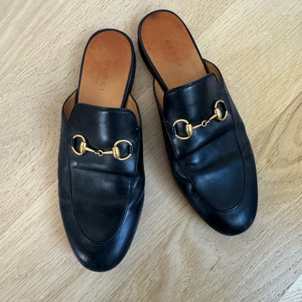 Gucci Black Leather Loafers with Gold horsebit 37